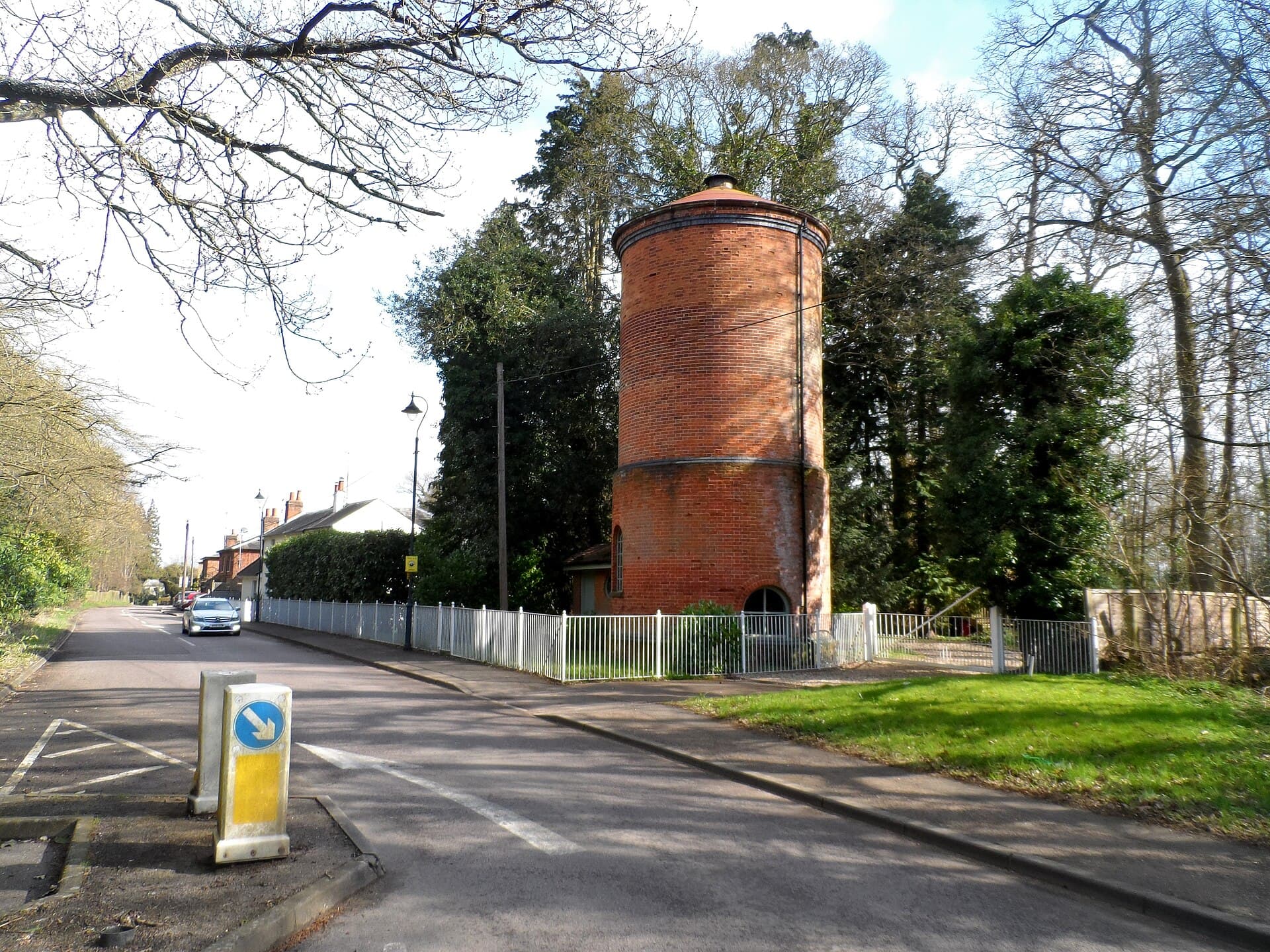 Contextual image of Tower, Essendon - geograph.org.uk - 4414475