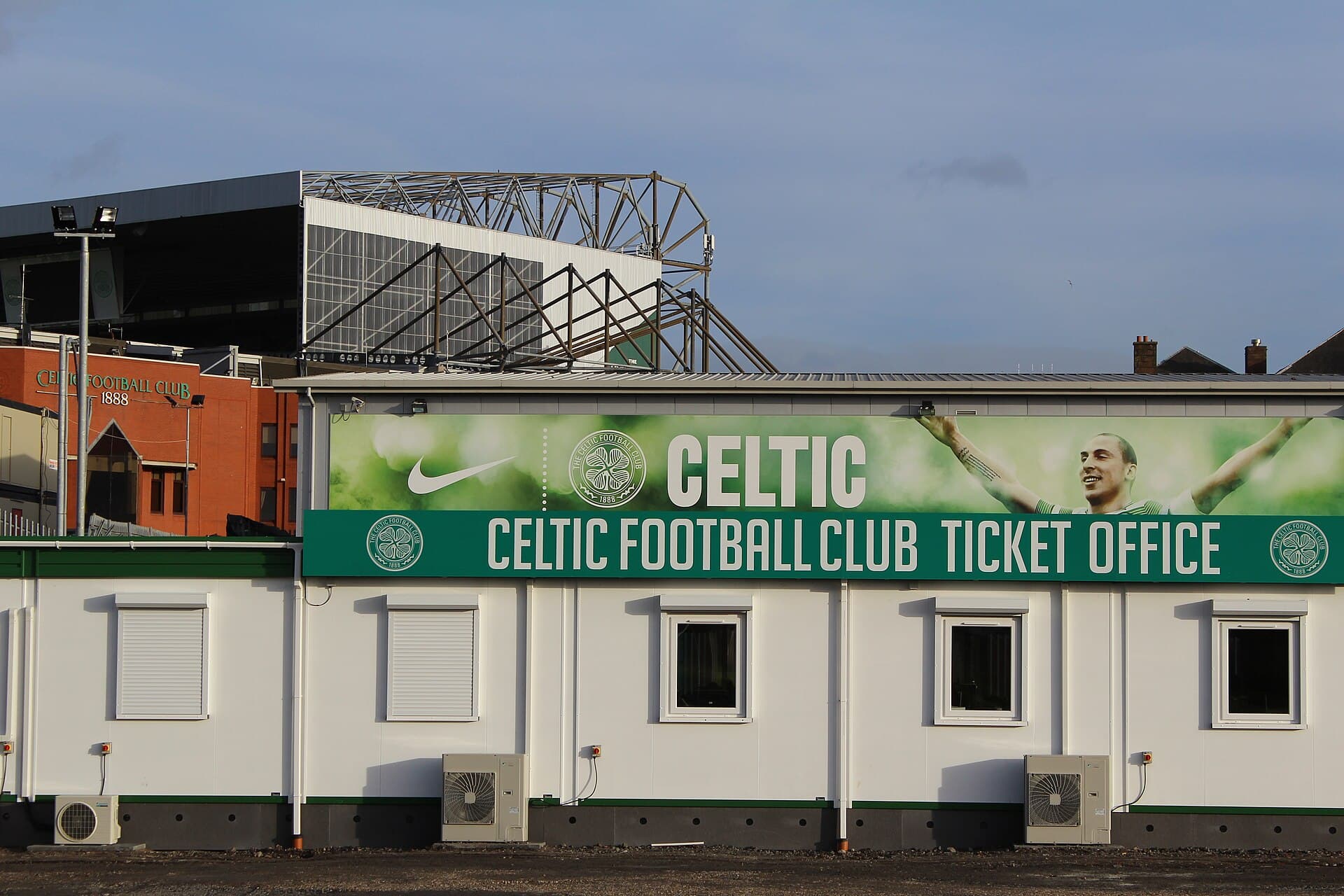 Contextual image of Celtic Football Club Ticket Office - geograph.org.uk - 3750278