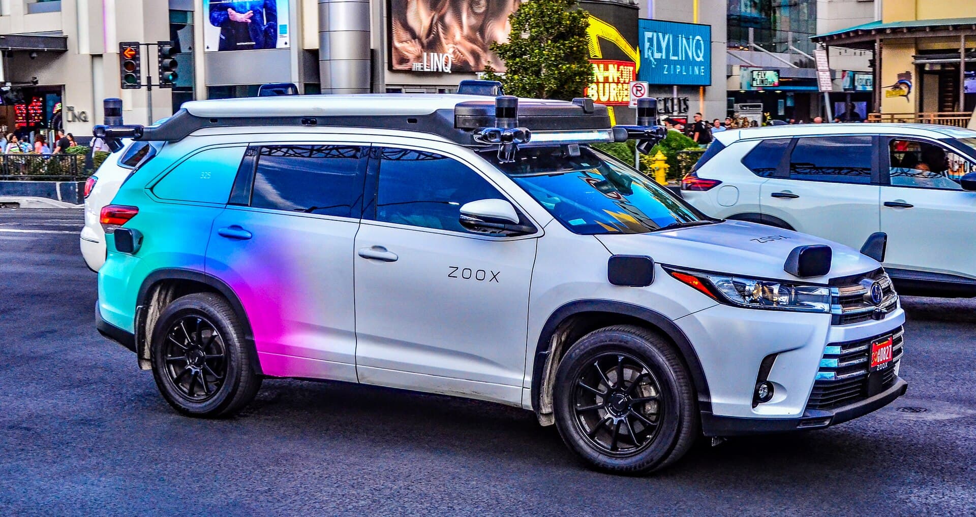 ZOOX (54099299071)