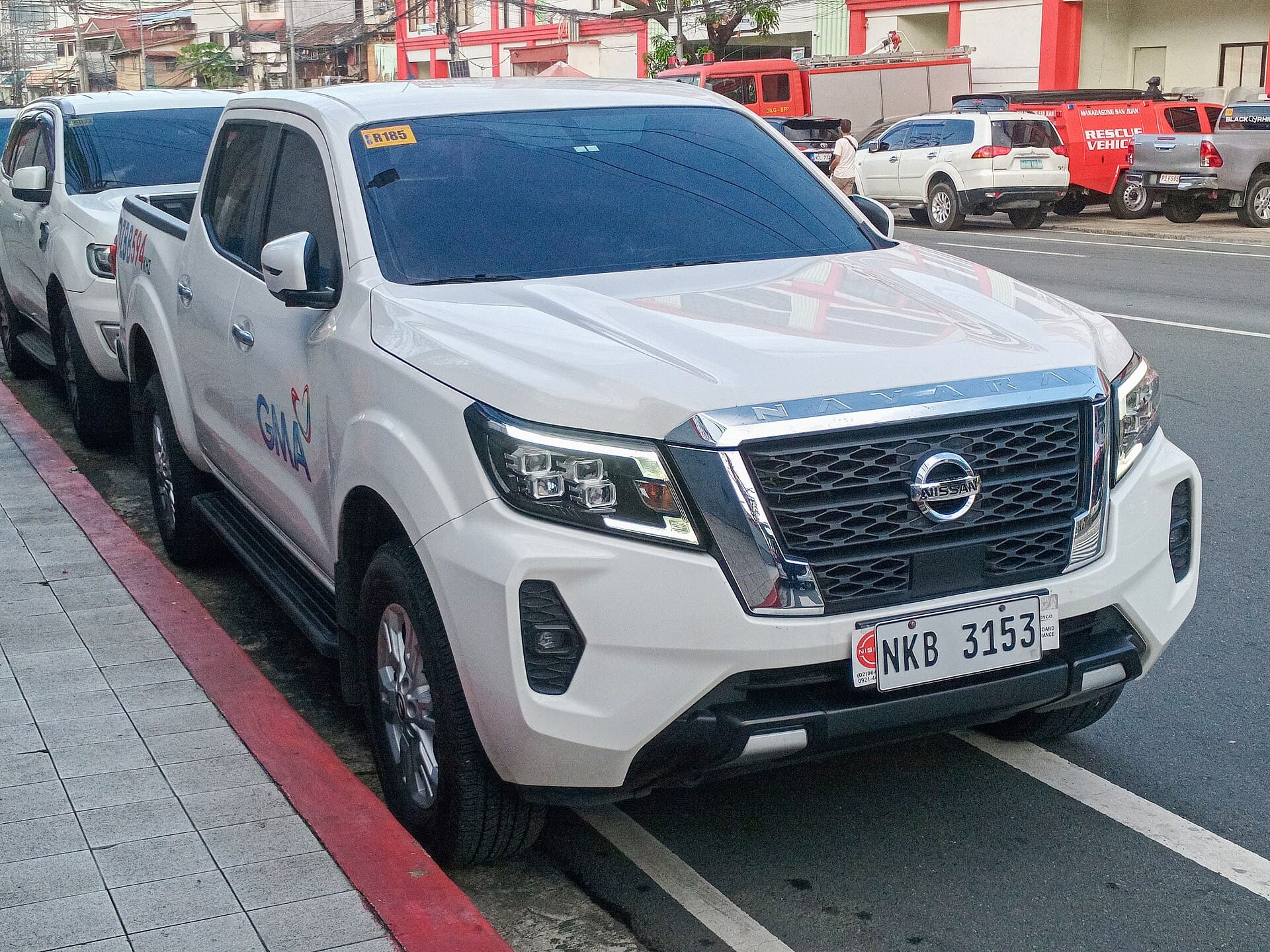 Contextual image of 2023 Nissan Navara 2.5 VE Calibre 4x2, GMA Network Crew Cab, front right
