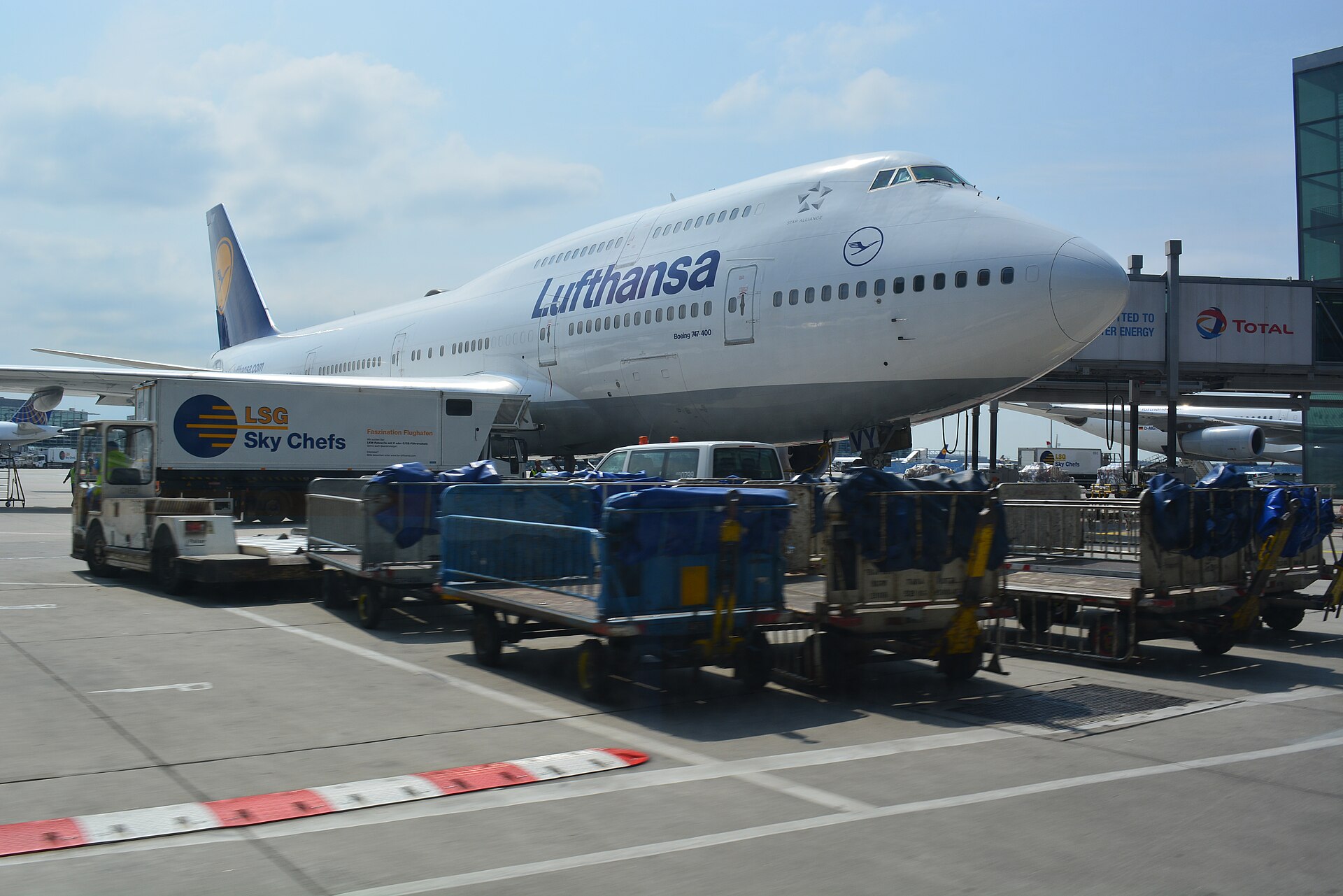 Contextual image of Lufthansa Boeing 747-430 20180513 3704